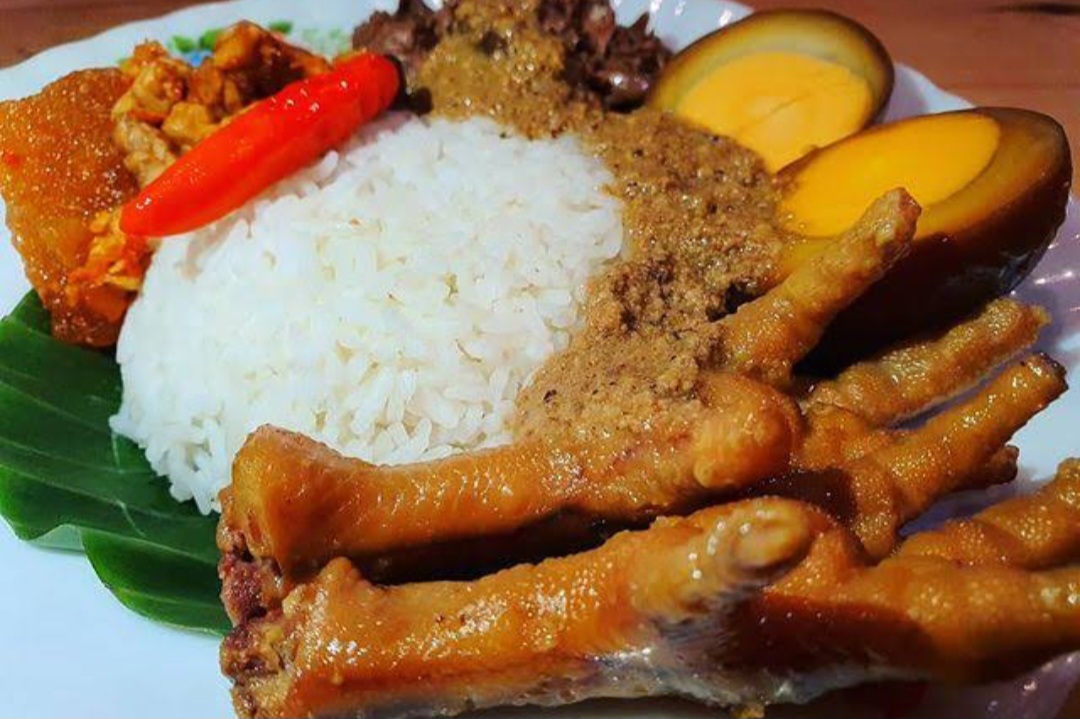 10 Tempat Kuliner Malam di Solo yang Murah Meriah, Bikin Kenyang Tanpa Bikin Bokek!
