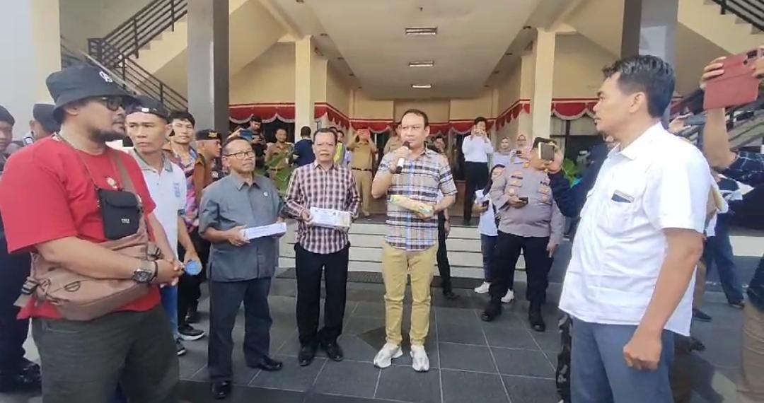 Buntut Pernyataan Ketua DPRD DKI Jakarta soal Telur Asin Brebes, Warga dan Pedagang Demo 