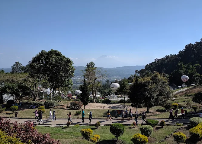 Auto FYP, Ini 10 Spot Foto di Semarang dengan Latar Gunung yang Bikin Feedmu Aesthetic