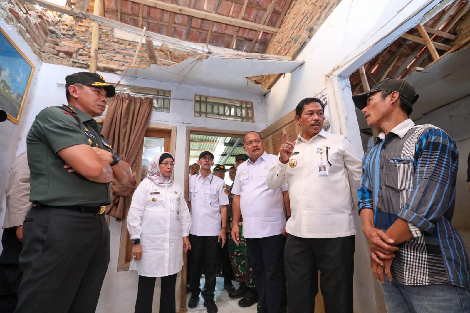 271 Rumah Rusak Akibat Gempa Batang, Pj Gubernur Jateng Cek Langsung Korban  