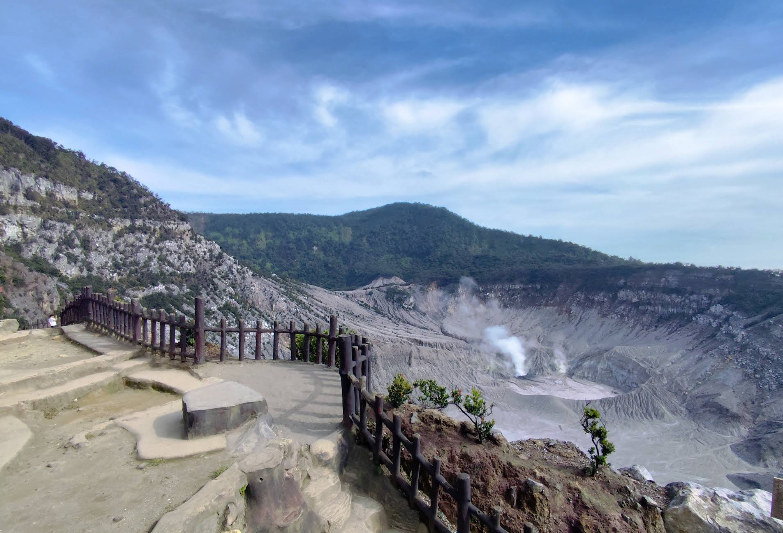 Liburan Hemat! Ini 12 Daftar Wisata Alam Murah di Jawa Barat yang Wajib Dikunjungi