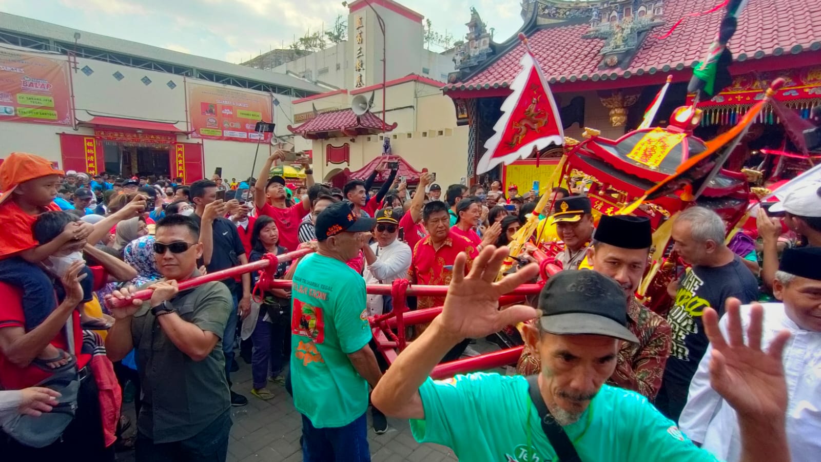 Warga Gotong 49 Tandu Dewa dalam Perayaan Sejit Kongco Kelenteng Tek Hay Kiong Tegal