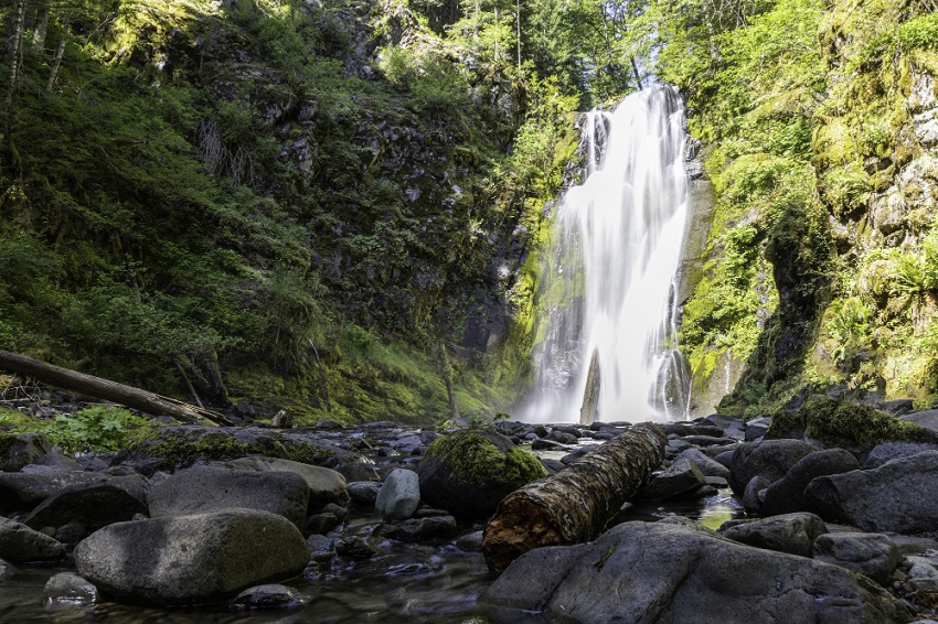 5 Air Terjun Tinggi di Jawa Tengah dengan View Terbaik dan Mudah Dijangkau
