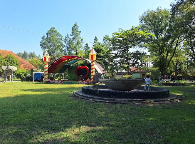 7 Pilihan Taman Hijau Brebes, Tempat Murah Buat Piknik Keluarga