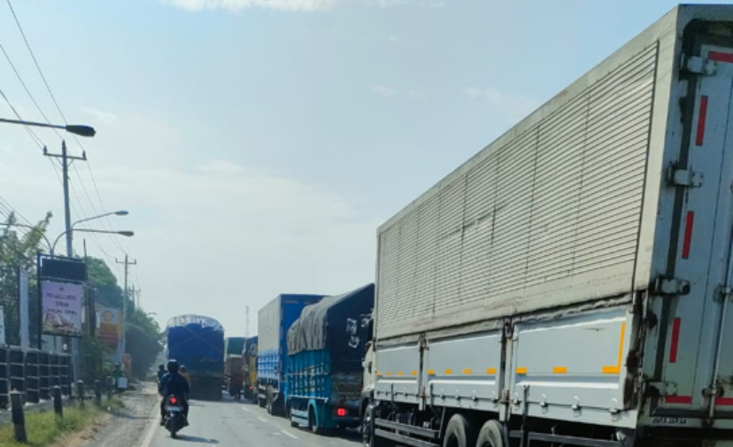 Ada Perbaikan Jalan di Pantura Brebes, Polisi Berlakukan Contraflow di Lokasi Ini