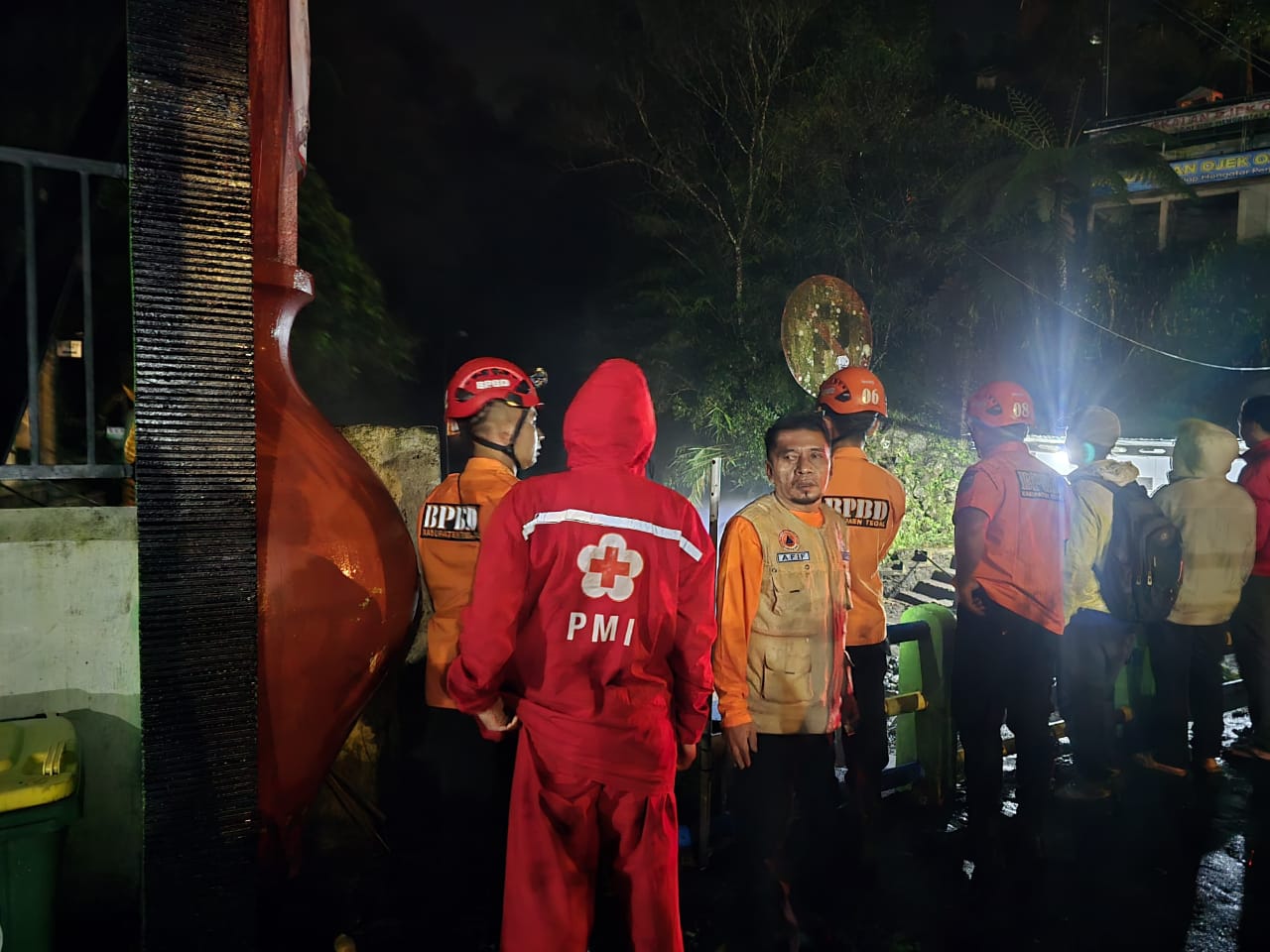 Banjir Bandang Guci Tegal: Luapan Sungai Gung Terjang Rumah Warga dan Glamping  