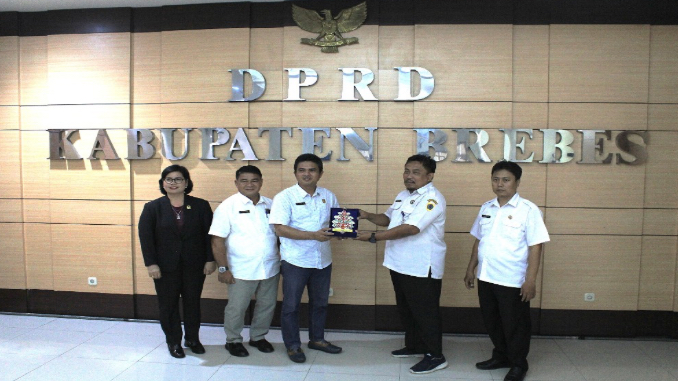 Ke Brebes, BK DPRD Gunung Mas Belajar Kode Etik dan Tata Beracara