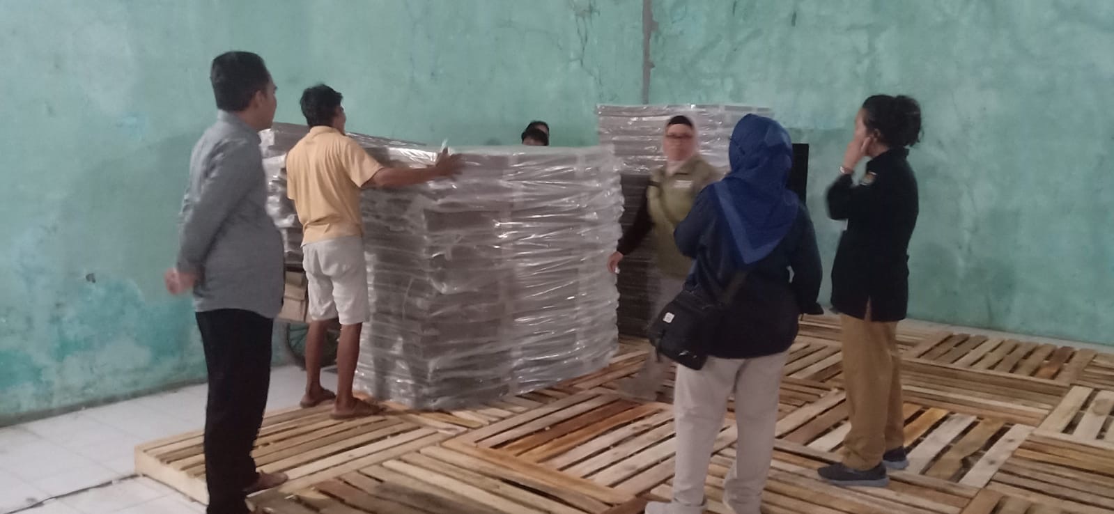 Disimpan di 2 Tempat, Logistik Pilbup Brebes 2024 Mulai Berdatangan