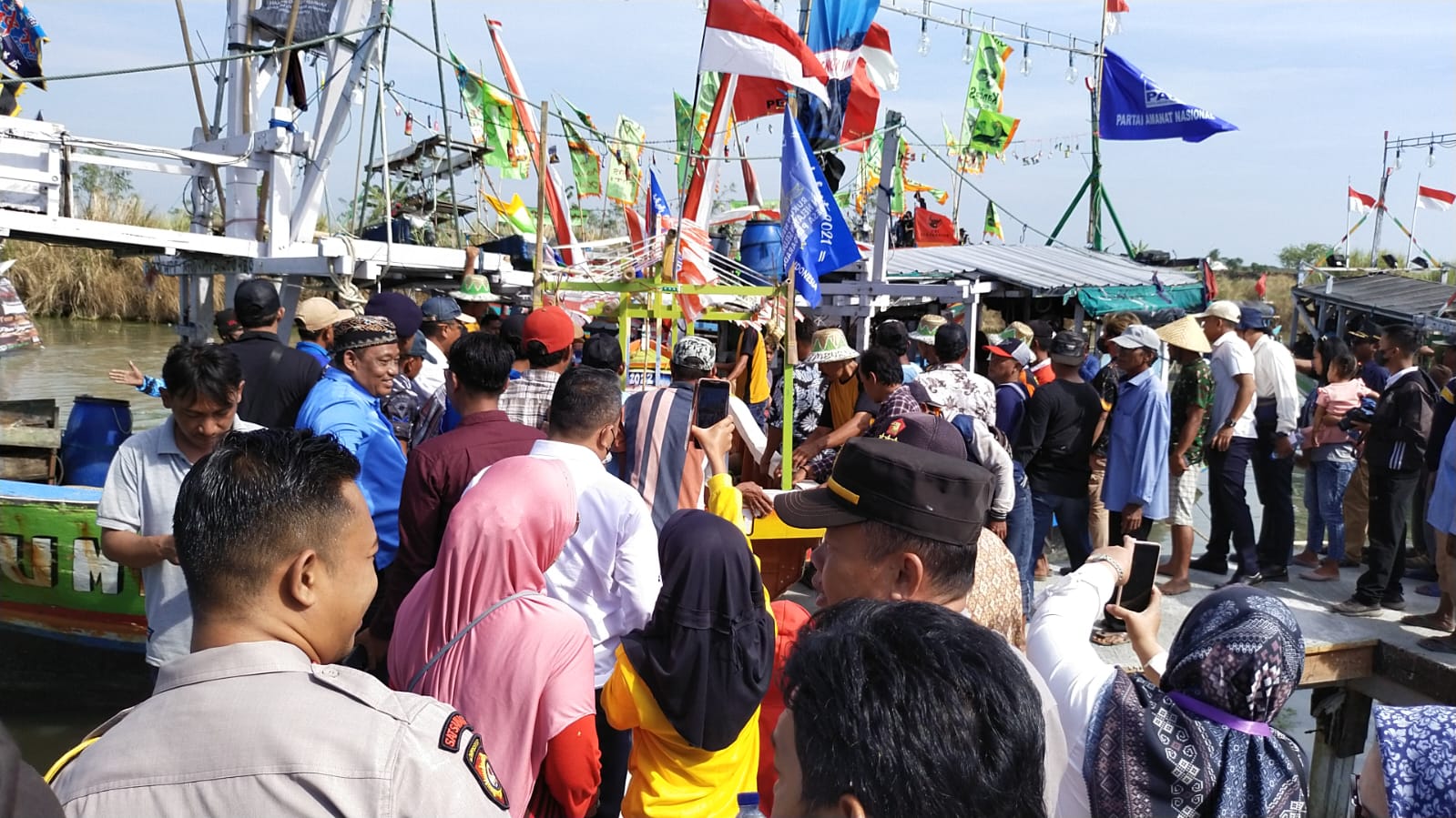 Sempat Terhenti, Anggota DPRD Brebes Apresiasi Tradisi Sedekah Laut di Pangaradan