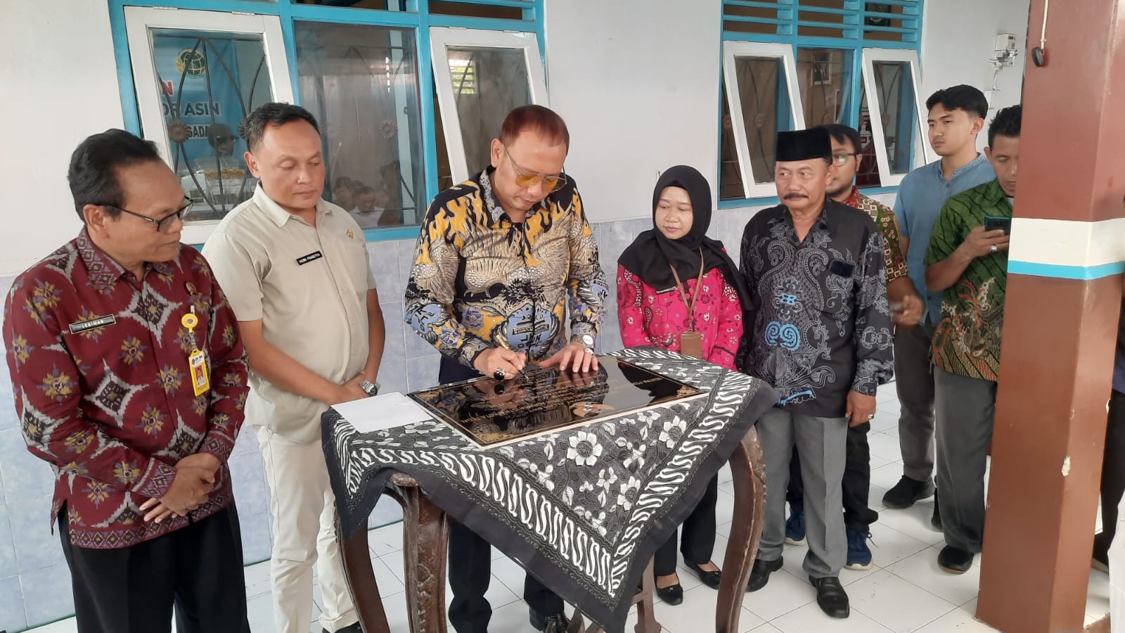 Wali Kota Resmikan Sentra Pemasaran Produk UMKM Sinergi Koperasi Merah Putih di Tegal 