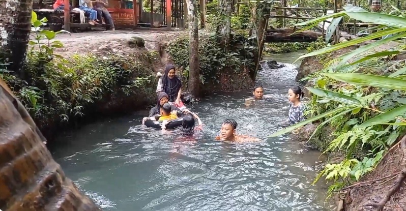 8 Wisata Air Alami di Magelang dari yang Santai hingga Menantang