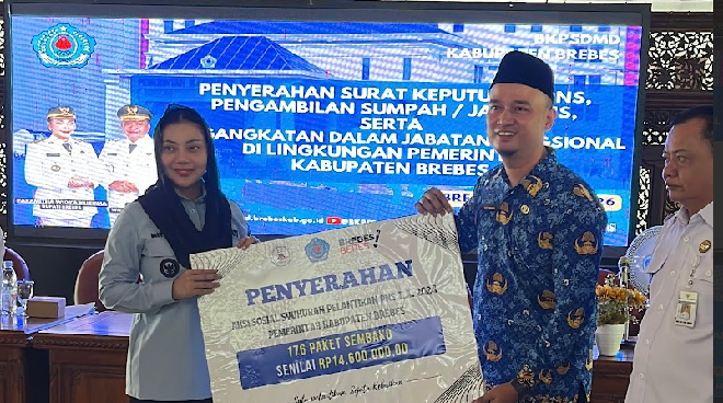 145 PNS Baru di Brebes Resmi Dilantik, Lalu Salurkan Bantuan Bagi Warga Terdampak Tanah Bergerak