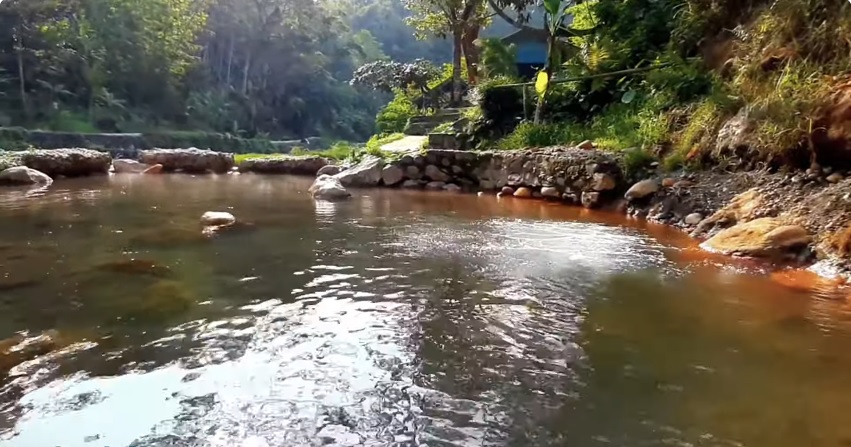 7 Pemandian Air Panas di Jawa Timur, Penuh Khasiat dan View Apik