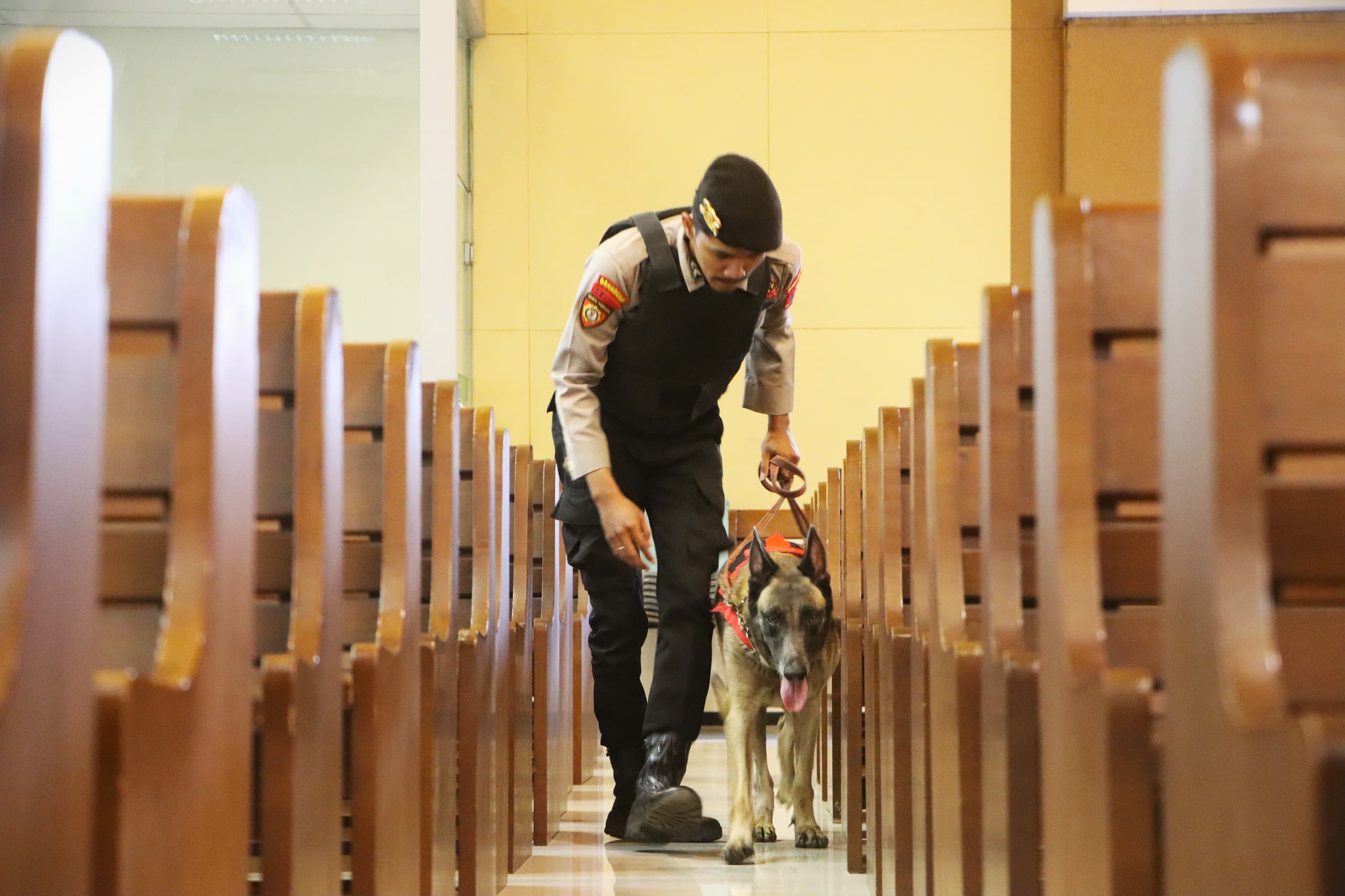 Amankan Perayaan Paskah di Tegal, Polisi Sterilisai Gereja