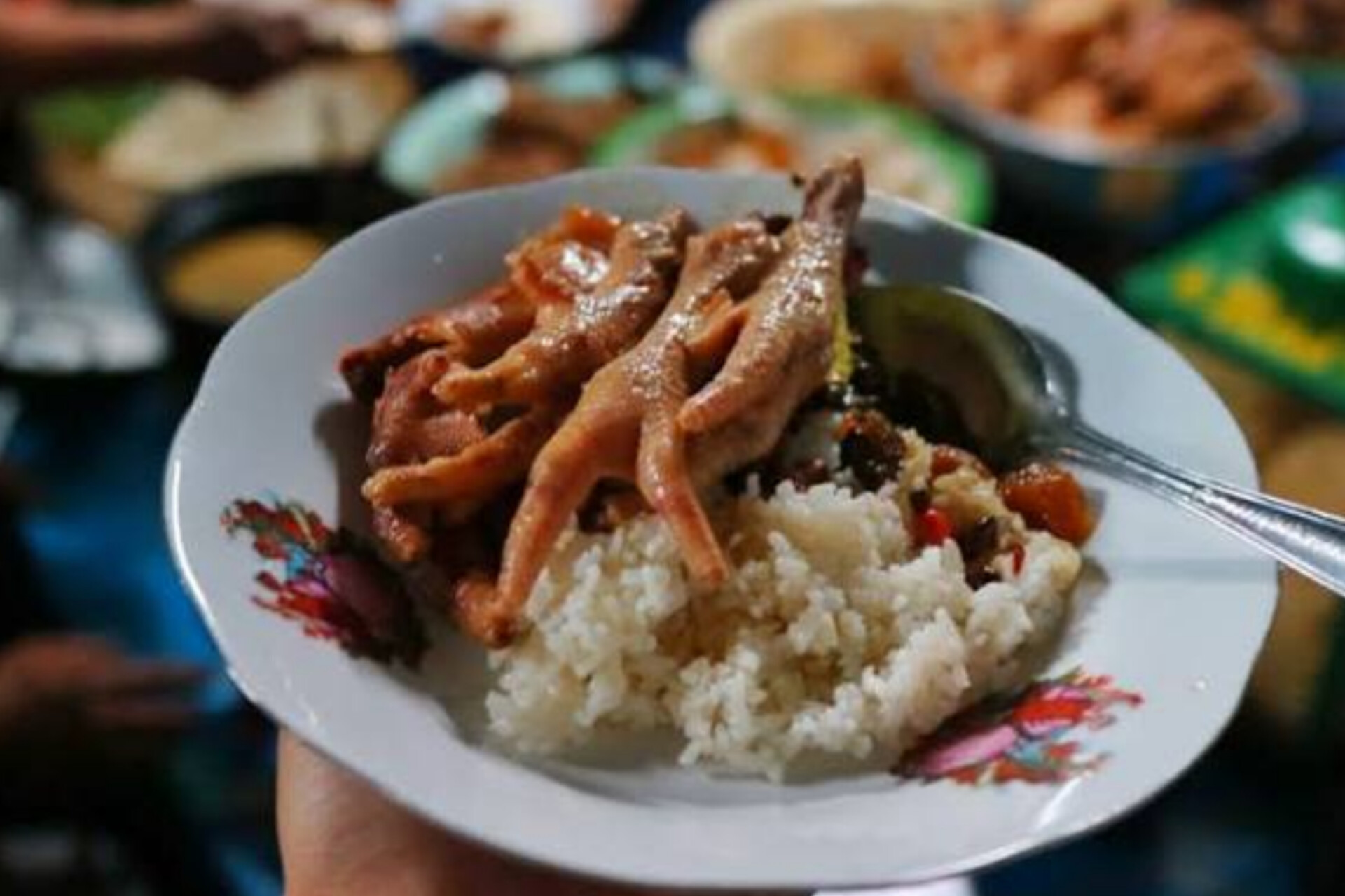 Berburu Kuliner Malam di Solo? Ini 5 Tempat Legendaris yang Tak Pernah Sepi Pengunjung!