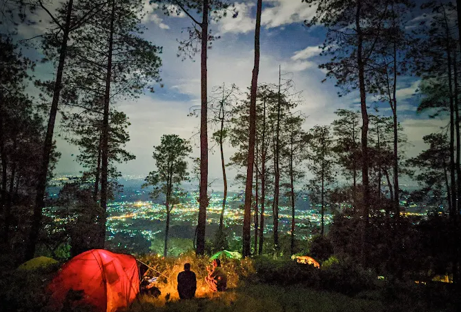 5 Tempat Camping Tersembunyi di Semarang yang Ramah Anak dan Penuh Petualangan Alam