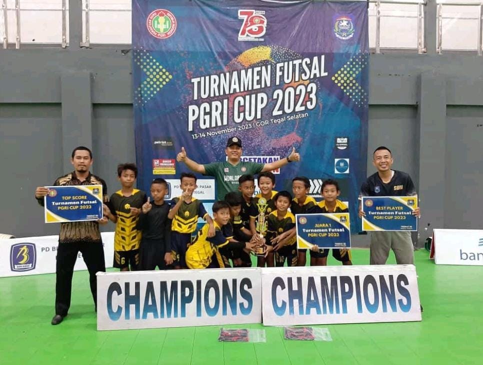 Keren! Tim SDN Kejambon 1 Kota Tegal Raih Juara 1 Turnamen Futsal PGRI Cup 2023 