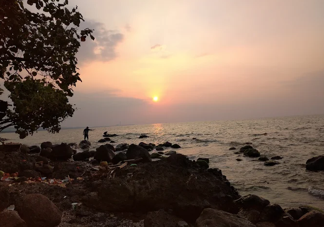 7 Pantai Terindah di Batang untuk Healing, Cocok untuk Liburan Weekend