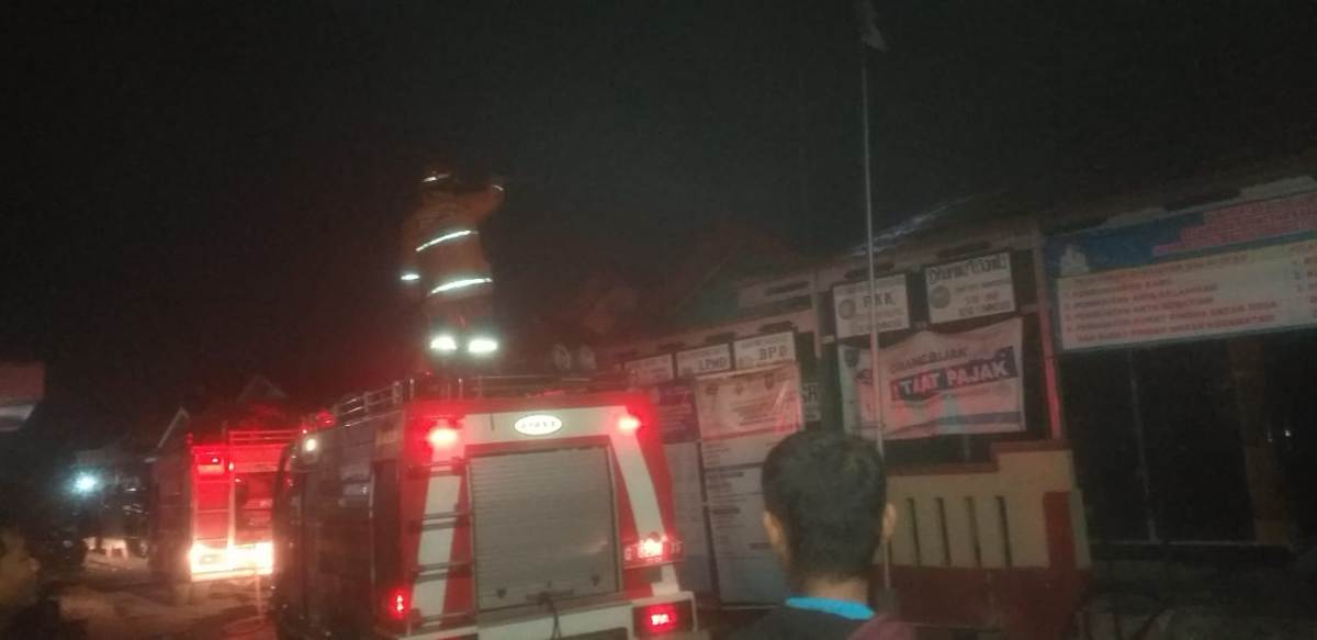Balai Desa Lumingser Tegal Kebakaran Tengah Malam, Warga Panik!