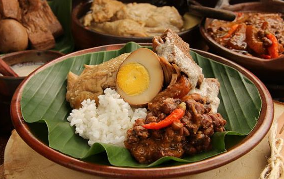 6 Rekomendasi Tempat Makan 24 Jam di Jogja yang Wajib Dicoba!