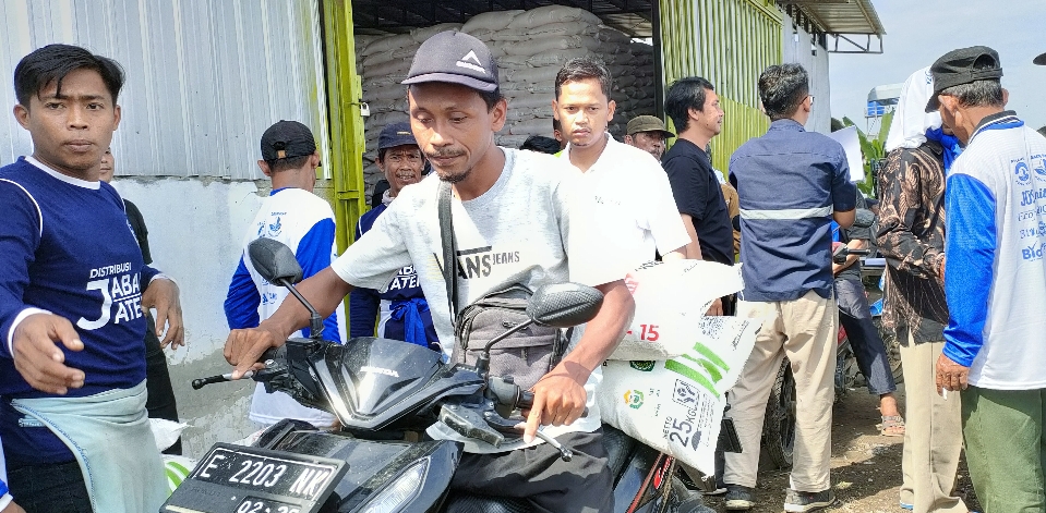 Ribuan Petani di Brebes Serbu Diskon Pupuk Nonsubsisdi