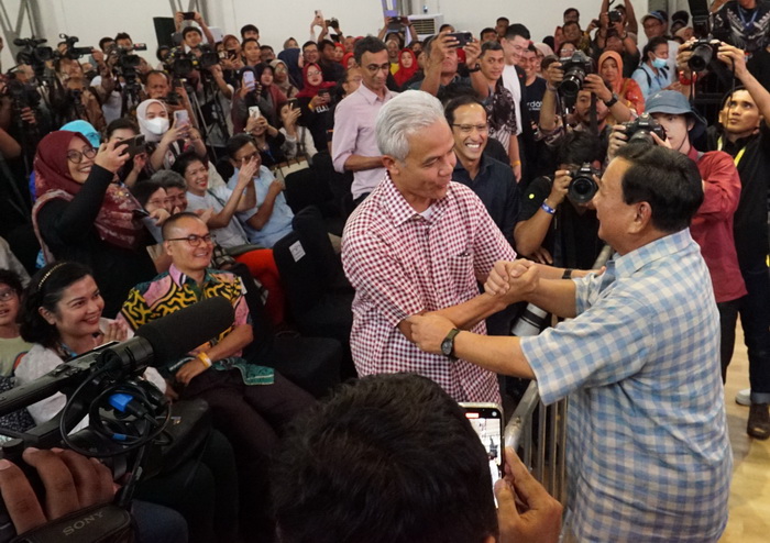 Berpelukan dan Salam Komando dengan Prabowo, Tanpa Tedeng Aling-aling Ganjar Katakan Ini