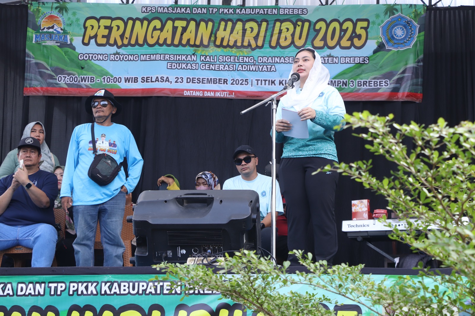 Bukan Terima Kado, Bupati Brebes Malah Bersihkan Kali Sigeleng di Hari Ibu 2025