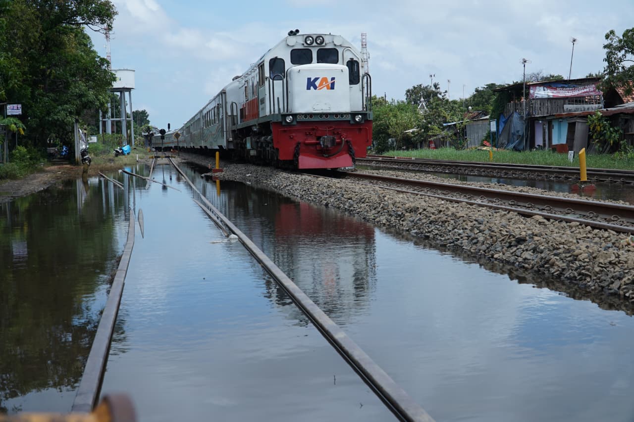 108 Perjalanan Kereta Api Dibatalkan, Imbas Banjir di Pekalongan