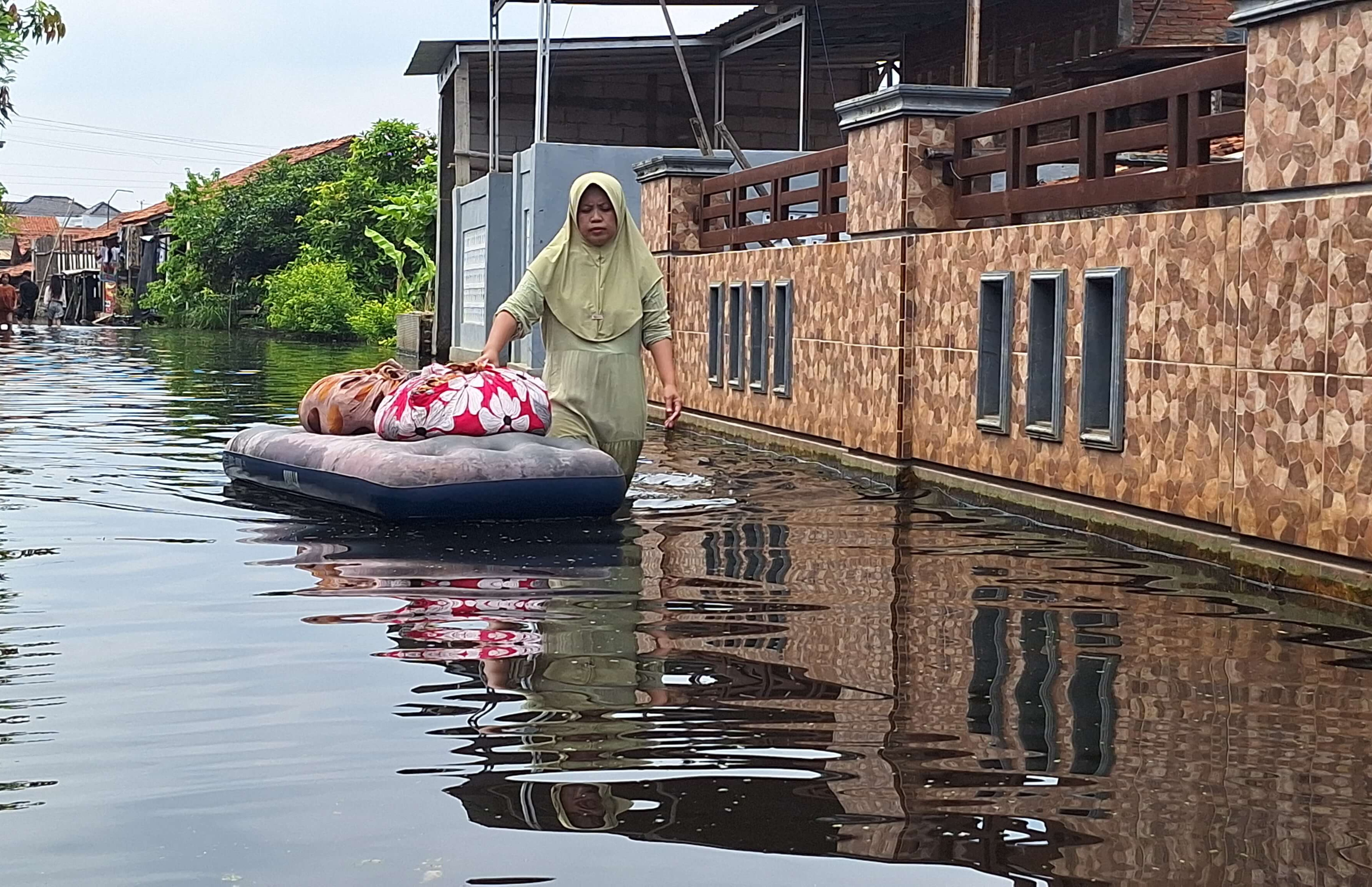 Ironi HUT ke-120 Kota Pekalongan: 1750 KK di Pasirsari Terjebak Banjir Akibat Tanggul Jebol