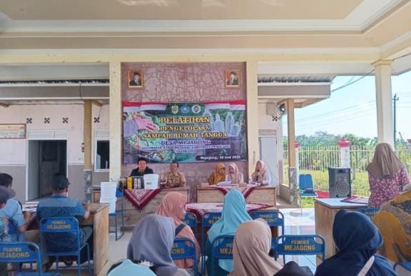 Warga Desa di Pemalang Dilatih Pengelolaan Sampah Rumah Tangga