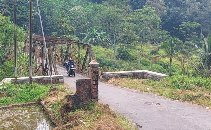 Rusak dan Rawan Ambruk, Jembatan Kalierang Tegal Tak Tersentuh Perbaikan Sejak 10 Tahun Lalu