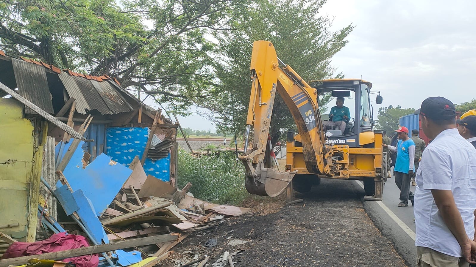 Anggota DPRD Brebes Beri Apresiasi Pembongkaran Bangunan di Pantura Loasari Brebes