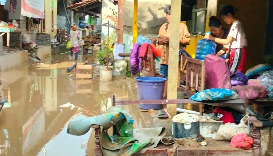 Nelangsa, Korban Banjir di Prupuk Utara Kabupaten Tegal Kesulitan Tidur Karena Tak Ada Kasur Kering