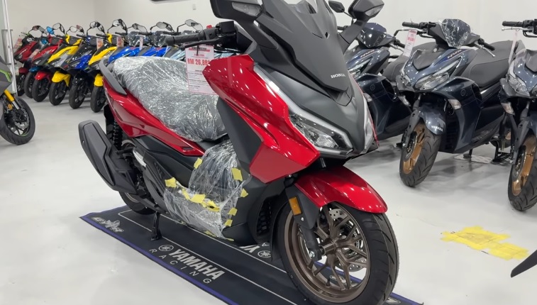 4 Fitur Eksklusif Honda Forza, Skutik Maxi Premium Kekinian