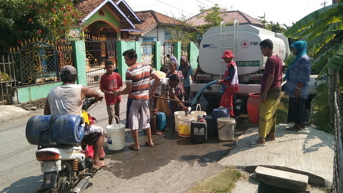 734 Jiwa Warga Suradadi Tegal Kekeringan, Kades Gercep Lapor PMI Gelontorkan 12 Ribu Liter Air Bersih