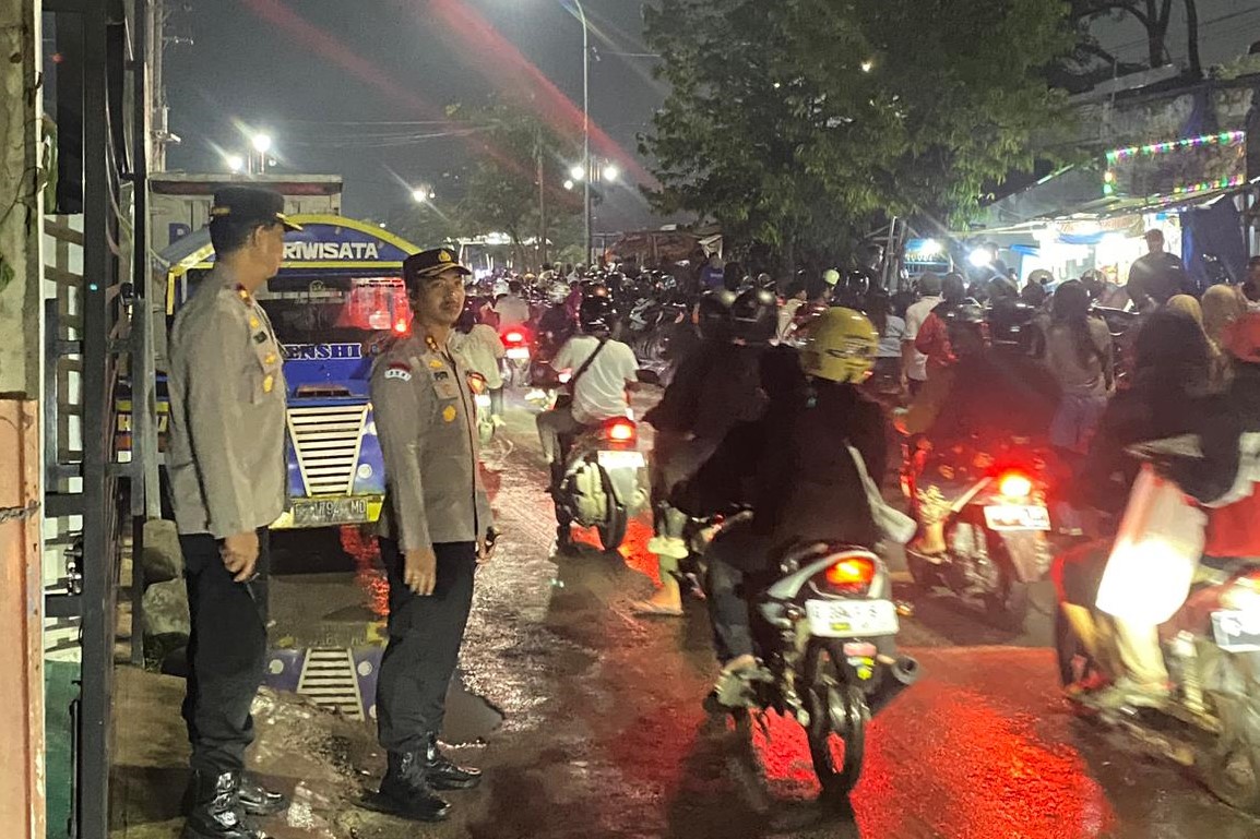 Petugas Gabungan Amankan Malam Tahun Baru di Tegal