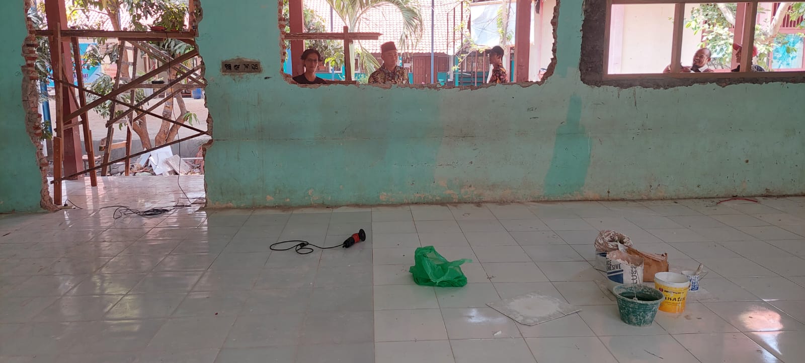 Proyek Rehab Ruang Kelas di SMPN 1 Kramat Disidak, Komisi IV DPRD Kabupaten Tegal Temukan Hal Janggal
