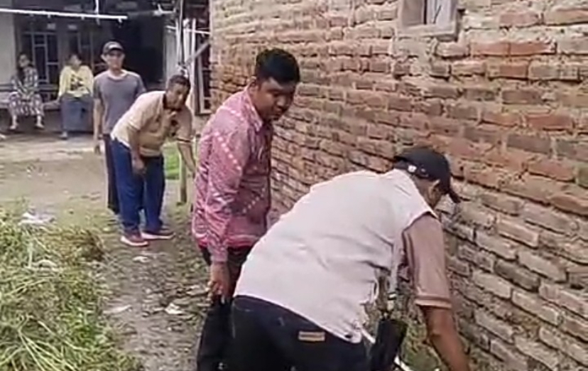 Dinperwaskim Brebes Respon Cepat Tangani Kakak Beradik yang Tinggal di RTLH