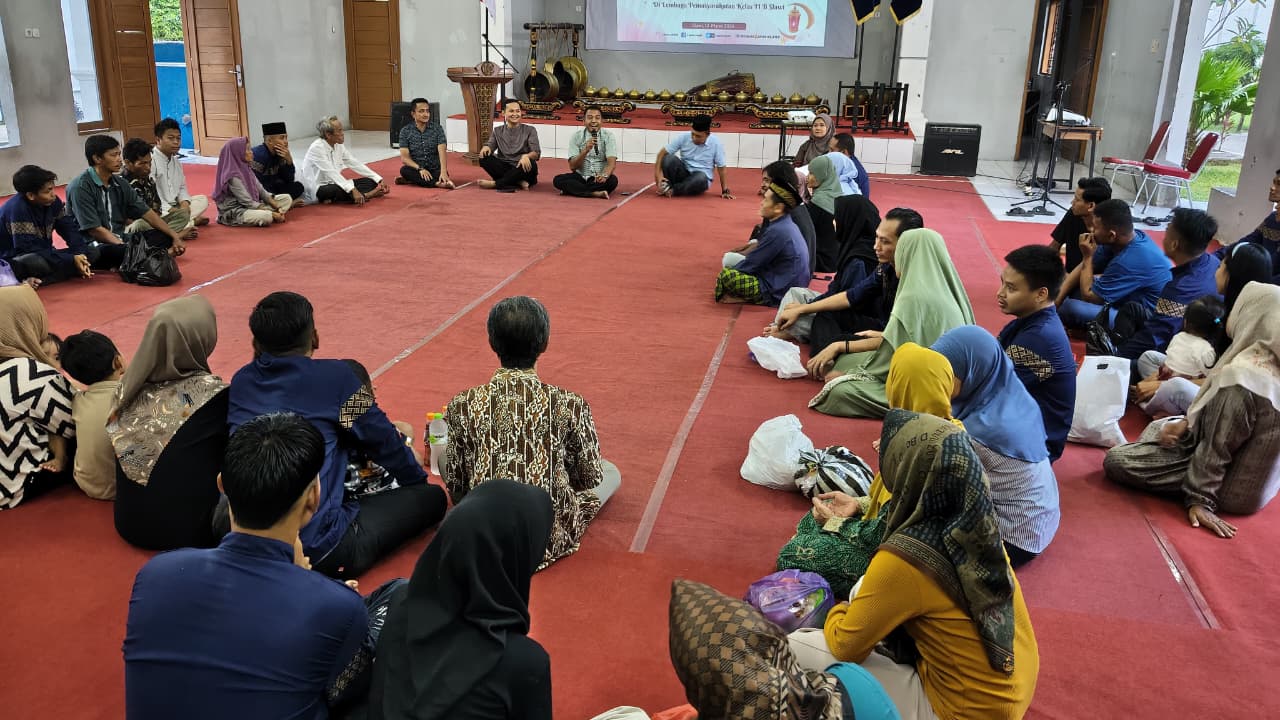 Tangis Haru di Lapas Tegalandong, Warga Binaan Buka Puasa Bareng Keluarga