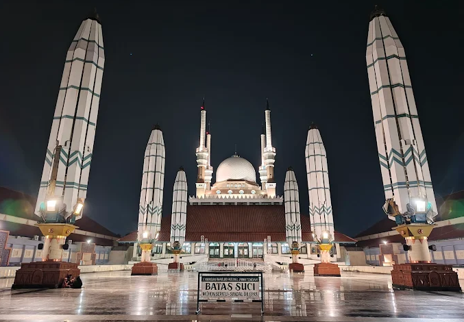 13 Masjid Unik di Jawa Tengah dengan Arsitektur Modern, Sejarah, dan Kearifan Lokal
