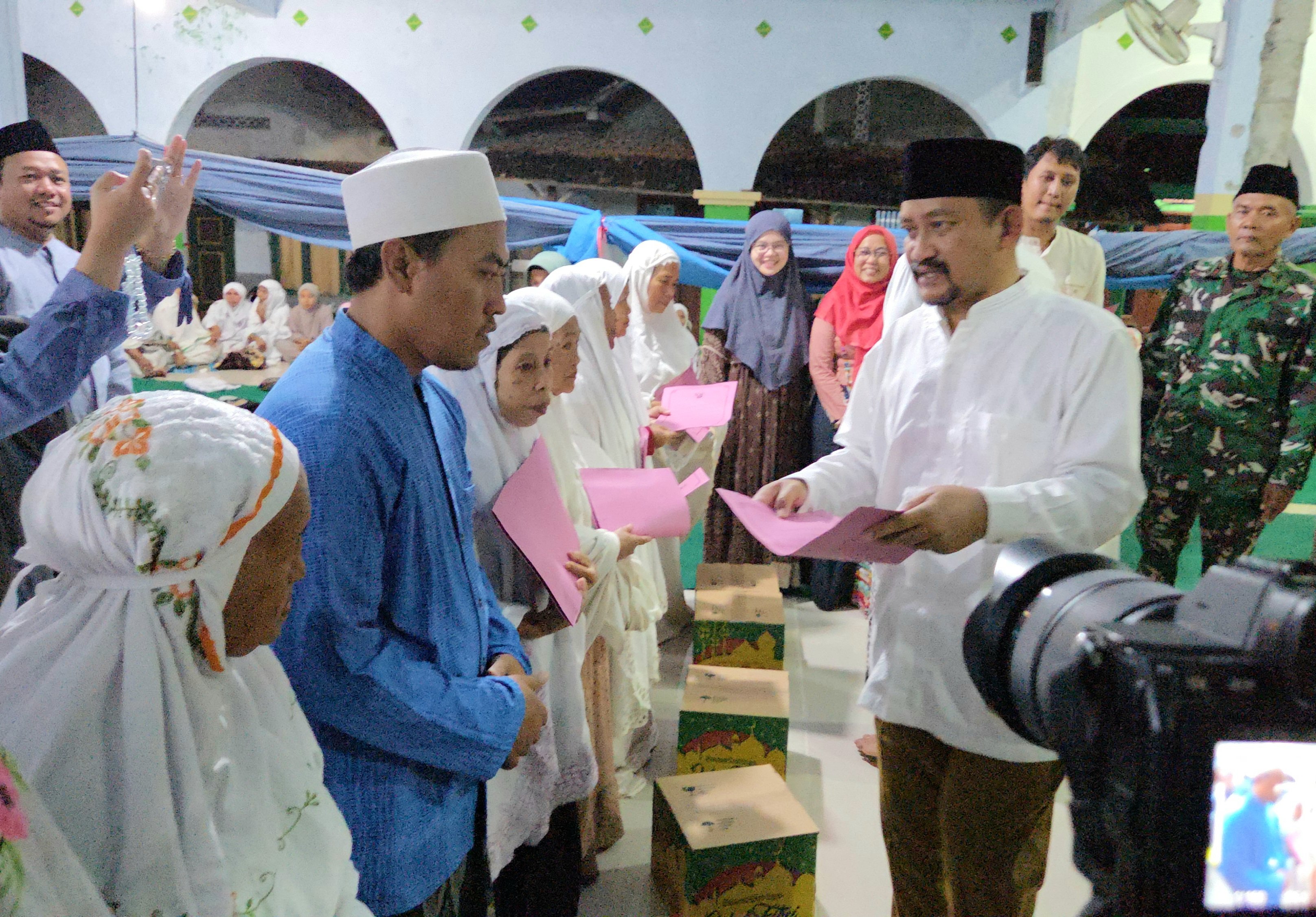 Tarhim di Comal, Bupati Pemalang Salurkan Bantuan untuk Warga Pecangakan