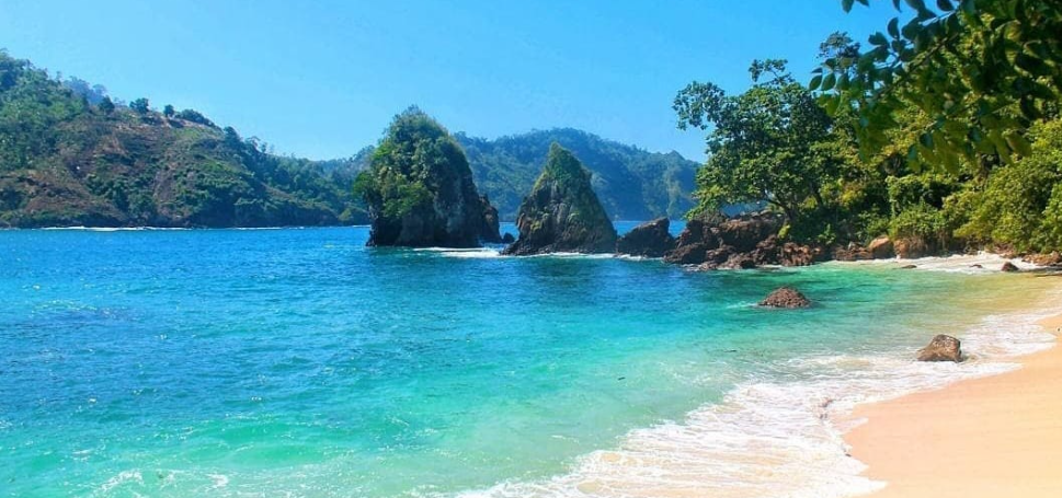 7 Tempat Wisata Pantai Terhits di Kebumen, Liburan Anti-Mahal!