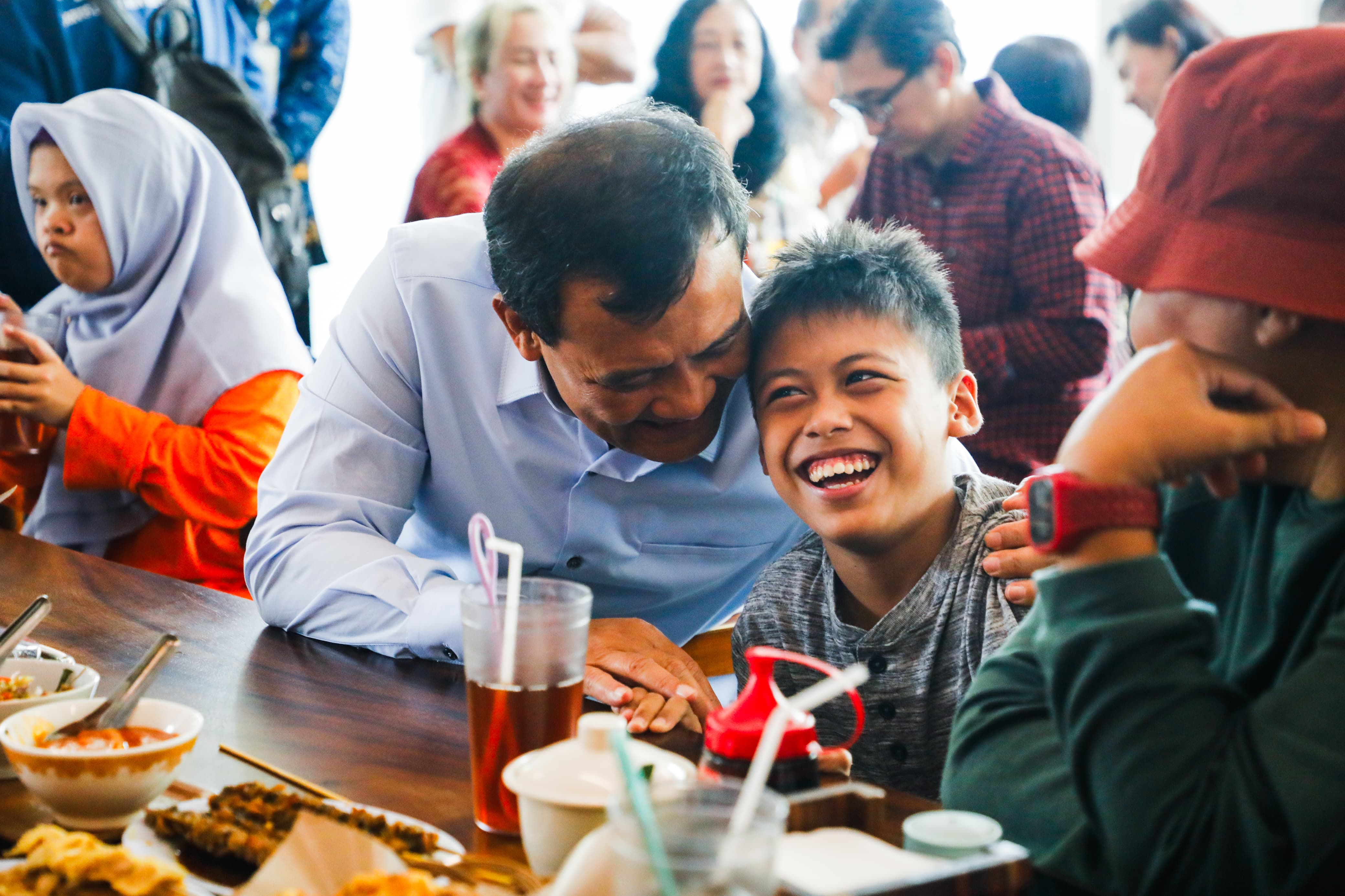 Gubernur Ahmad Luthfi Berbagi Kebahagiaan dengan Penyandang Difabel di Jateng