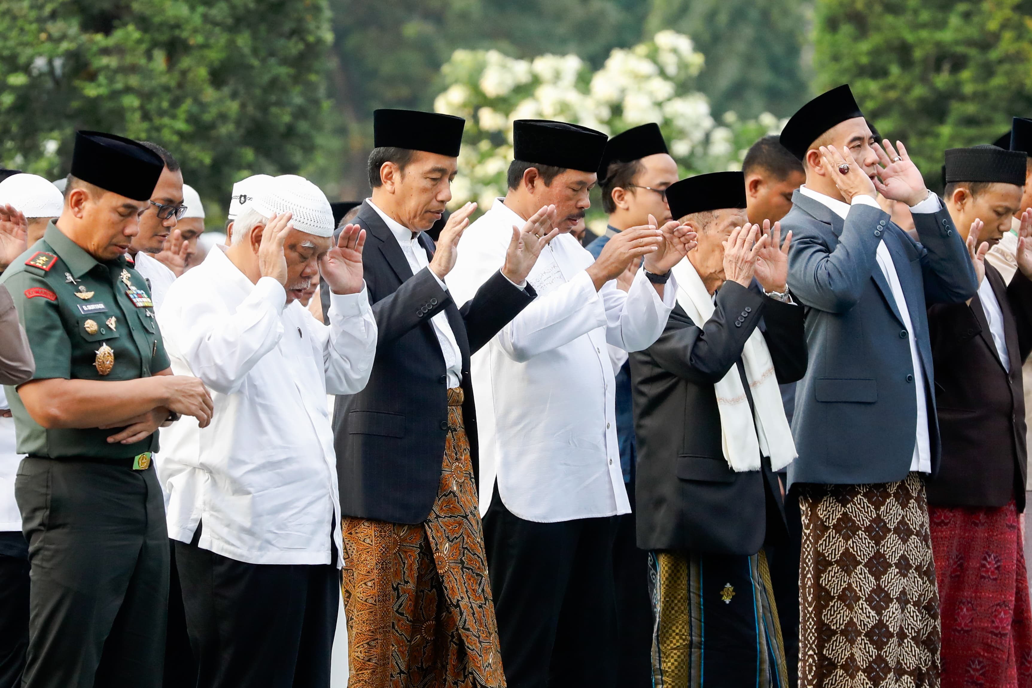 Salat Idul Adha di Semarang, Presiden Jokowi dan Pj Gubernur Jateng Kurban 3 Sapi Simental  
