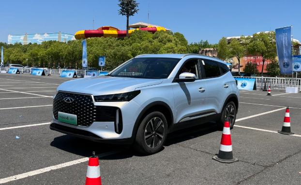 Chery TIGGO Cross CSH Hybrid, 1 Liter Bensin untuk 25 KM?