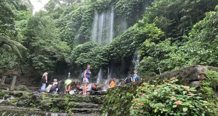 5 Mitos Air Terjun Benang Kelambu di Balik Keindahannya