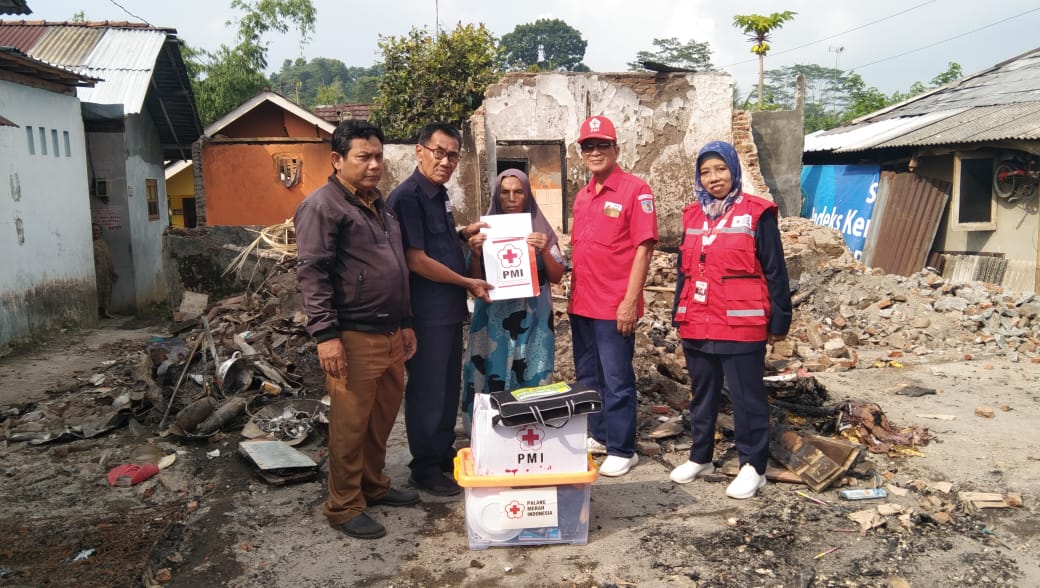 Rumah Warga Cilongok Tegal Kebakaran, PMI Gercep Salurkan Bantuan