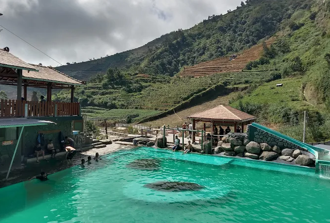 Daftar 10 Pemandian Air Panas Jawa Tengah yang Murah tapi Nyaman untuk Liburan Keluarga