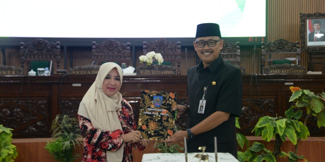 Rapat Paripurna DPRD Kabupaten Tegal Tetapkan Proprmperda 2026