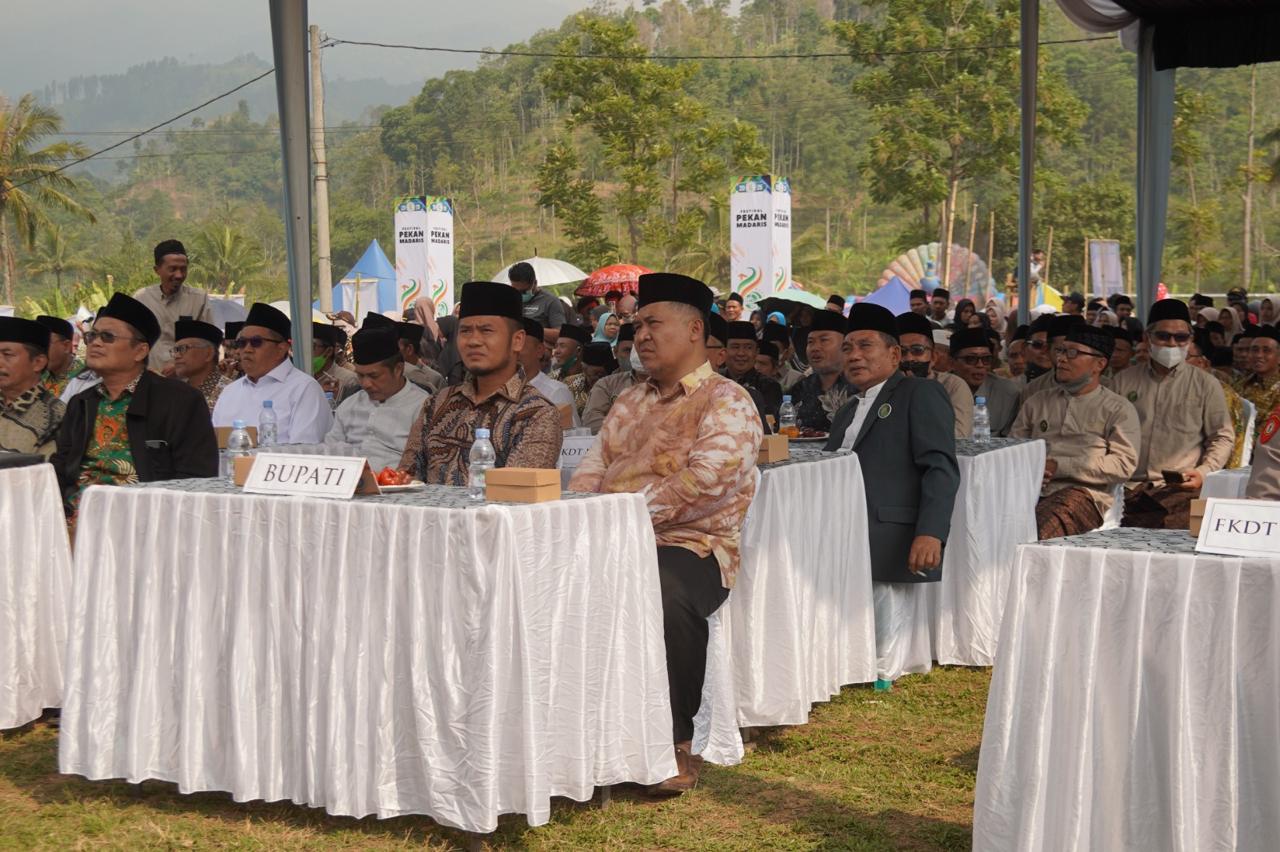 Buka Pekan Madaris XXVI Bojong, Bupati Tegal Singgung Kenaikan Insentif Guru Ngaji